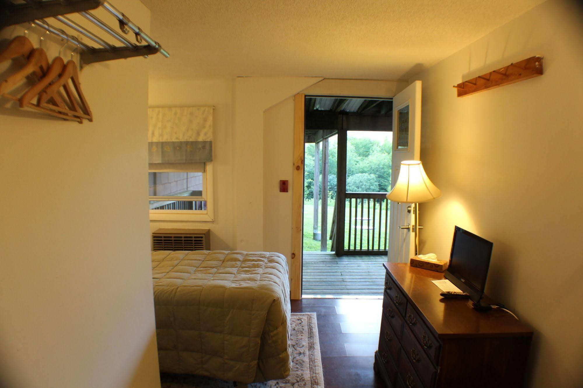 Bromley View Inn Bondville Ngoại thất bức ảnh